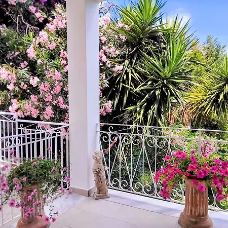 Daria Sea View House