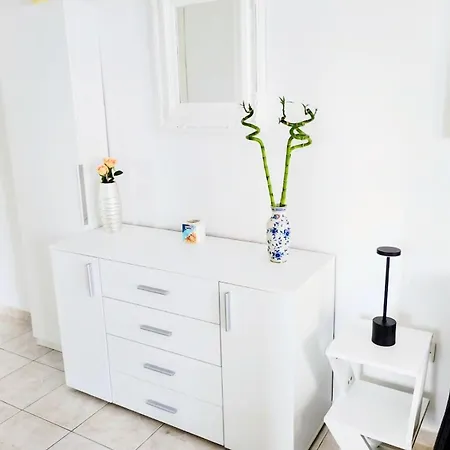 Daria Sea View House *